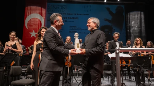Vali Aksoy, Nevit Kodallı’nın 100. yılına özel konserdeydi