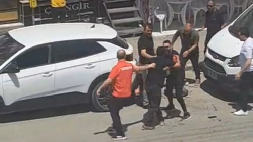 AKRABALAR ARASINDAKİ BIÇAKLI KAVGADA 1'İ AĞIR 3 YARALI