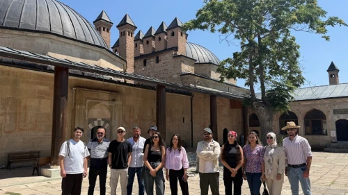 GÖNÜLLÜ GENÇLER SEYİTGAZİ’NİN TARİHİNİ KEŞFETTİ