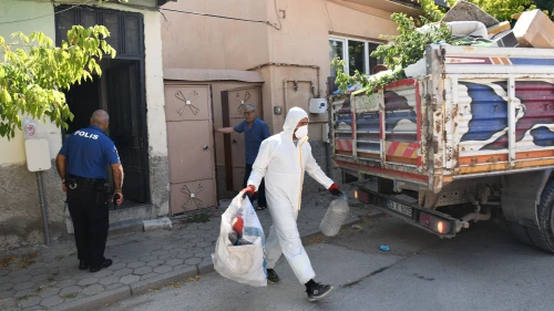 "ÇÖP EV"DEN 2.6 TON ÇÖP ÇIKTI