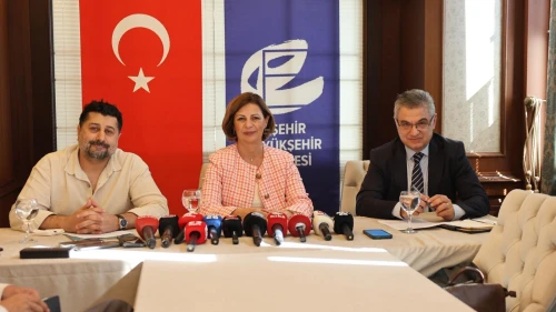 ESKİŞEHİR’DE PERDELER AÇILIYOR NOTALAR YÜKSELİYOR