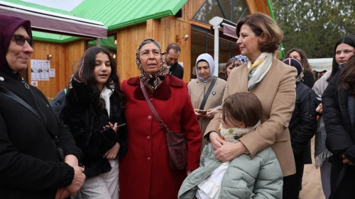 BAŞKAN ÜNLÜCE: “KADINLARIN YÜZÜ GÜLERSE BİZİM DE GÜLER”