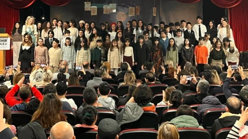 ŞEHİR KOLEJİ’NDE ÖĞRENCİLER ŞİİR GECESİ DÜZENLEDİ