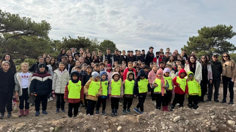 ŞEHİR KOLEJİ MİNİKLERİ FİDAN DİKTİ