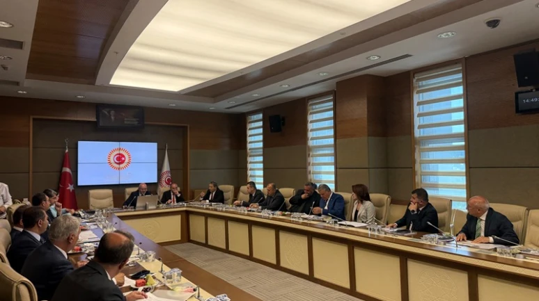 MİHALIÇÇIK’TA KİRAZ ÜRETİCİLERİNİN ZARARI 1,5 MİLYAR LİRA
