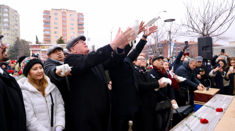 GAZETECİ-YAZAR UĞUR MUMCU ESKİŞEHİR’DE ANILDI