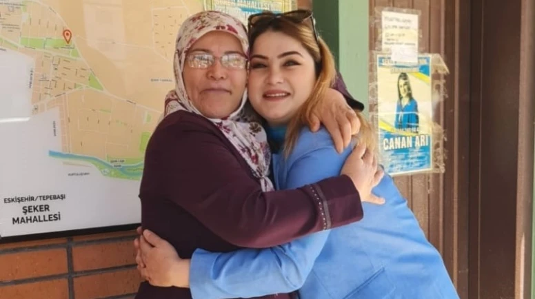 Muhtar okuma yazma öğrenmek isteyen kadına destek verdi