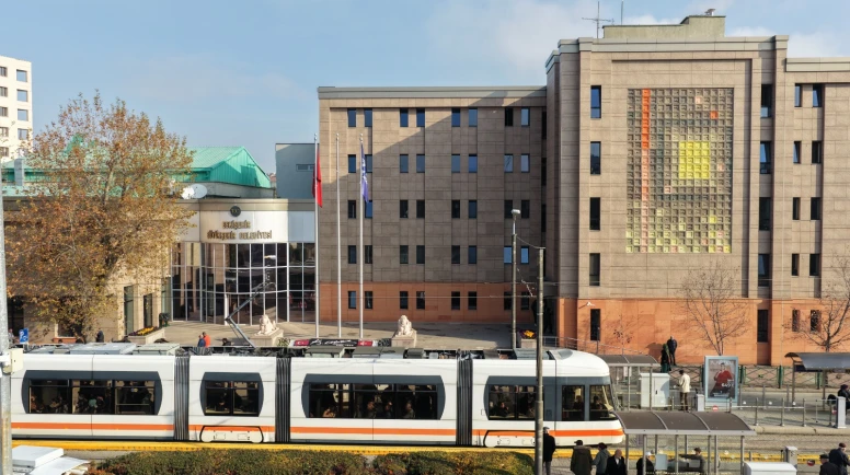 ESKİŞEHİR BÜYÜKŞEHİR BELEDİYESİ BÜTÇE FAZLASI VERDİ